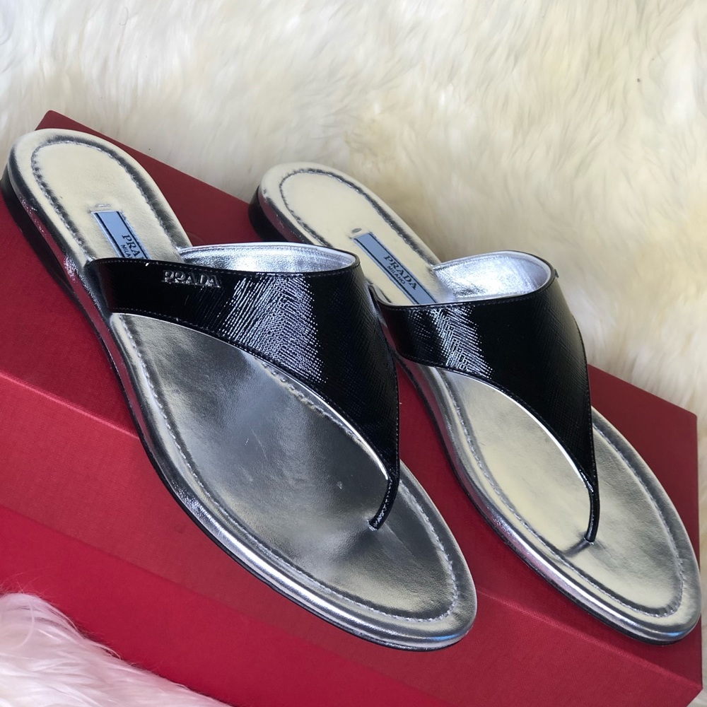 Prada Logo patent leather Black flip flop sz: 38